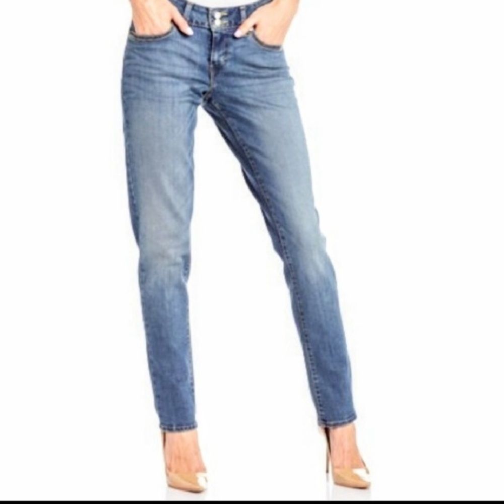 Classic Levi's Women's Blue Jeans